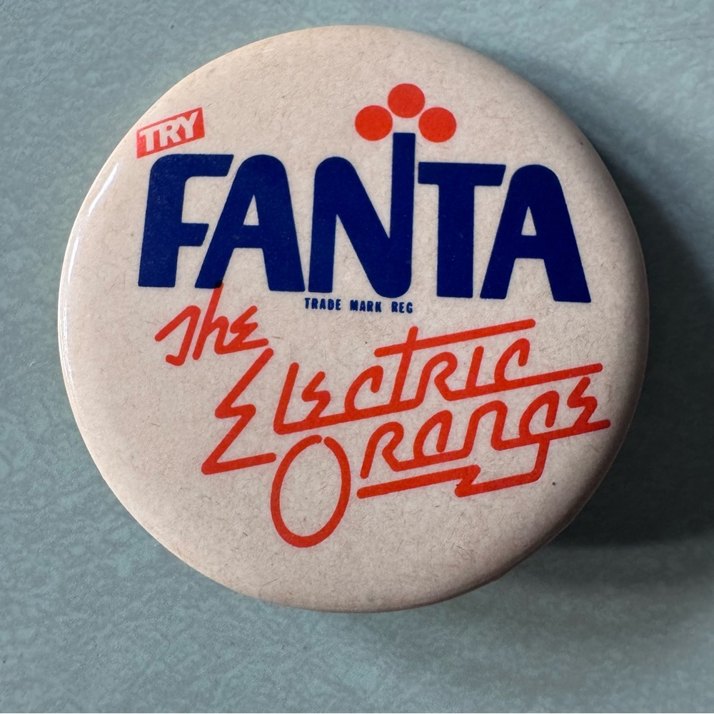 🍊 🥤 Vintage Fanta Pinback Button 🍊 🥤